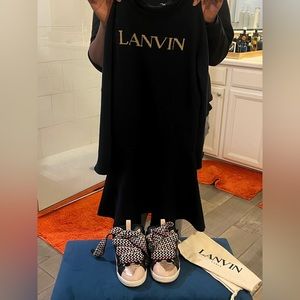 Gently used only worn 30mins to take picture